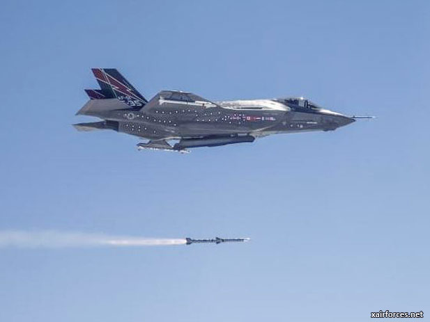 US F-35 Fighter Jet Completes First In-Flight Missile Test