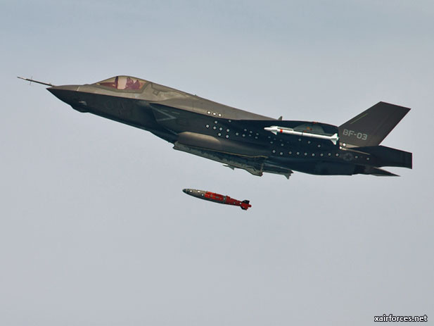 F-35 Completes First Airborne Weapons Separation 